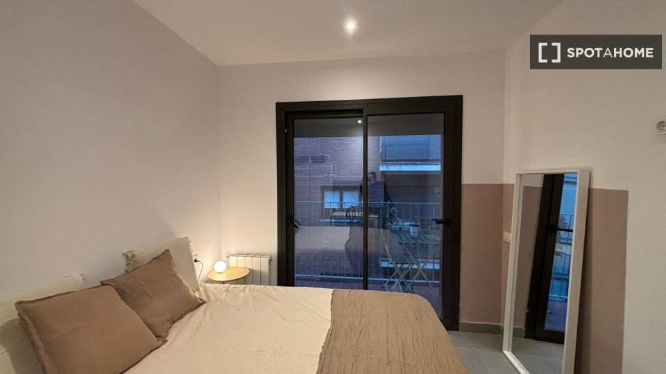 Double room Barcelona, 4 beds, 90m² — photo 10