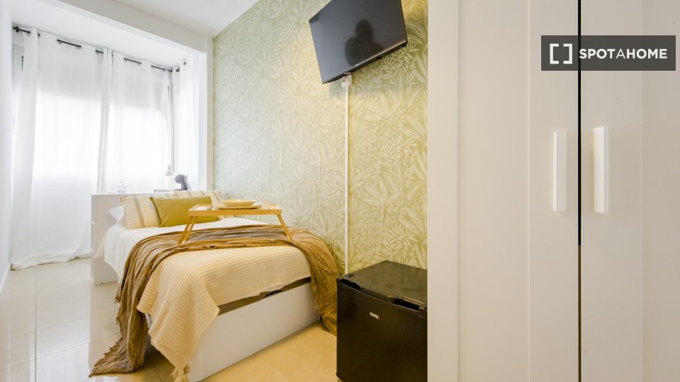Double room Madrid, 7 beds, 113m² — photo 1