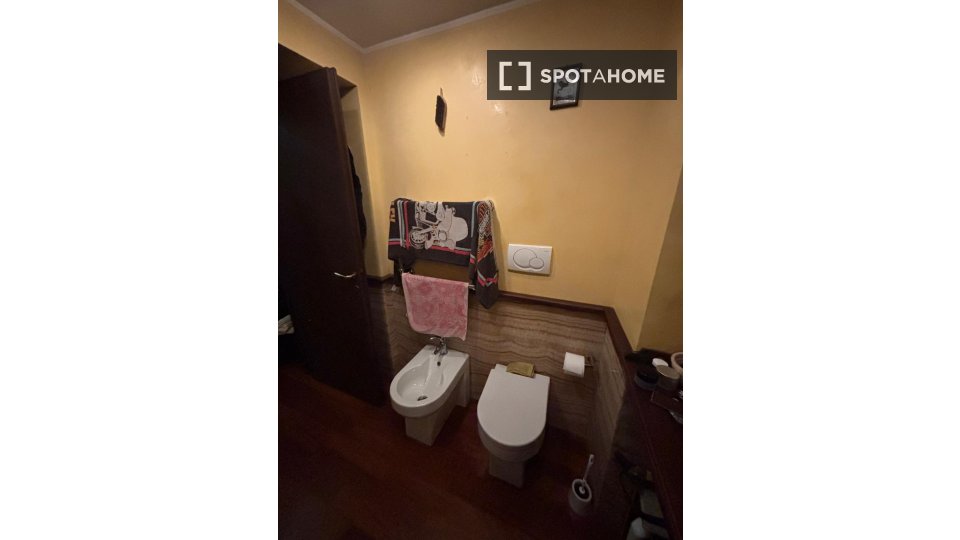 Double room Rome, 3 beds — photo 11