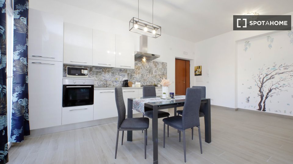 Apartment Rome, 2 beds — photo 11