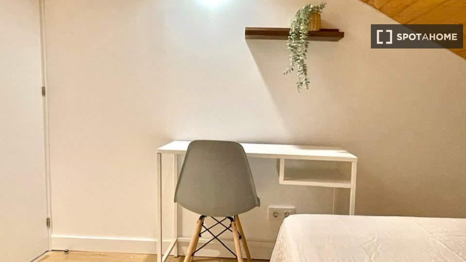 Double room Madrid, 18 beds — photo 20