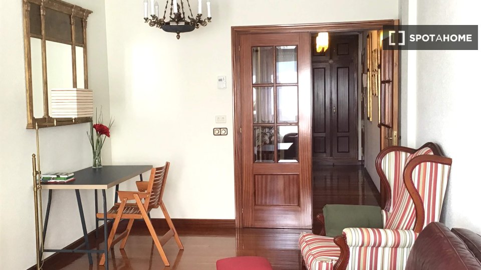 Se alquila apartamento de 3 habitaciones en Cruces, Bilbao.