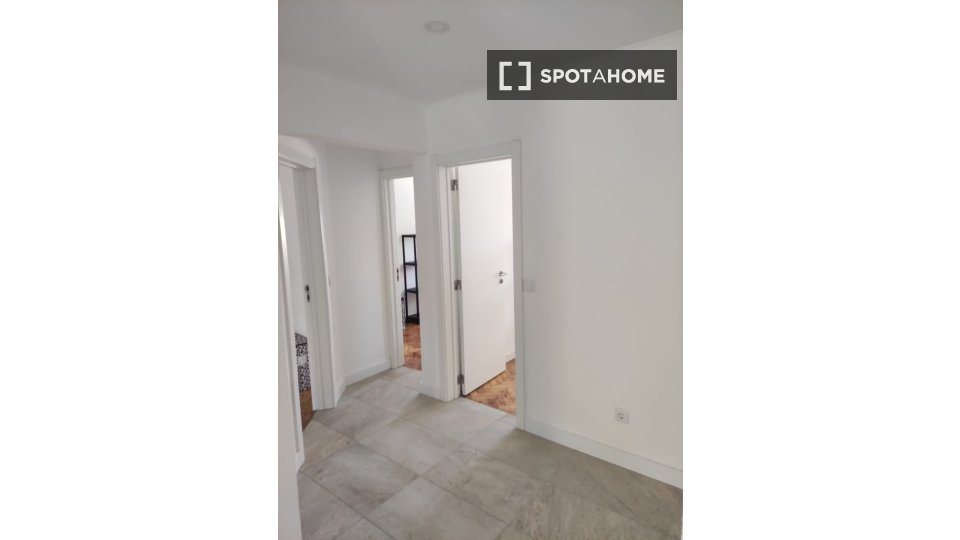 Double room Lisbon, 4 beds — photo 5