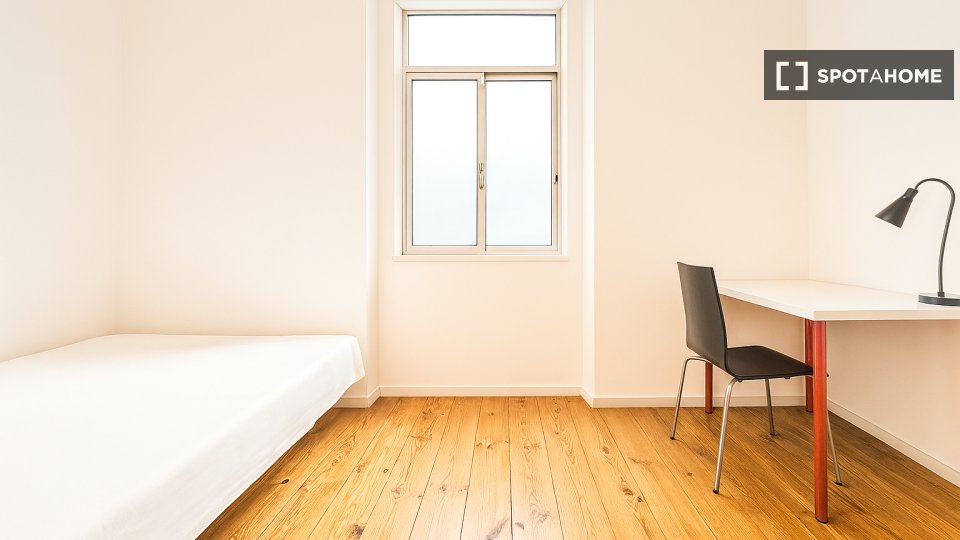 Double room Lisbon, 9 beds — photo 32