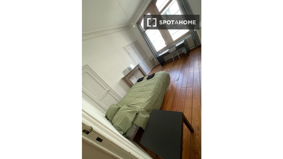 Double room Brussels, 1 bed — photo 15