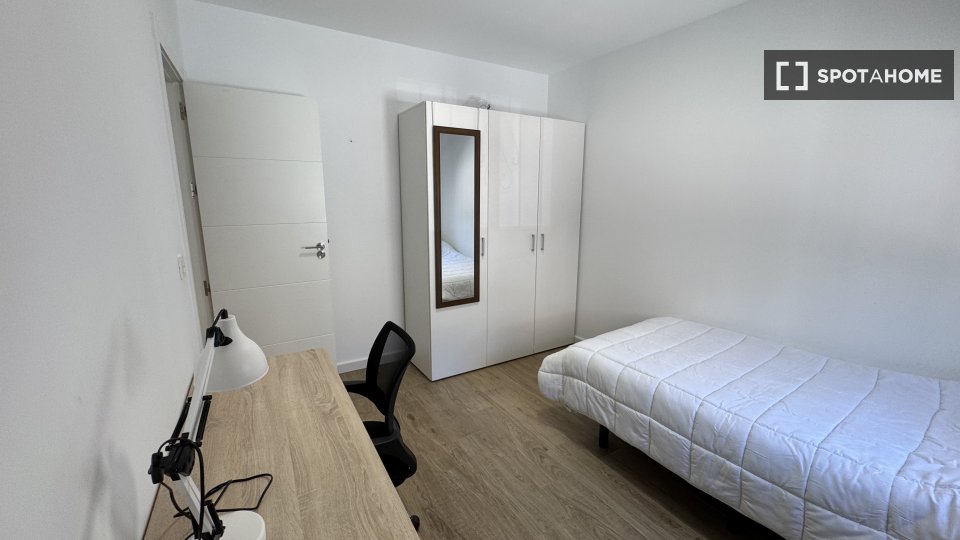 Double room Murcia, 3 beds, 100m² — photo 11