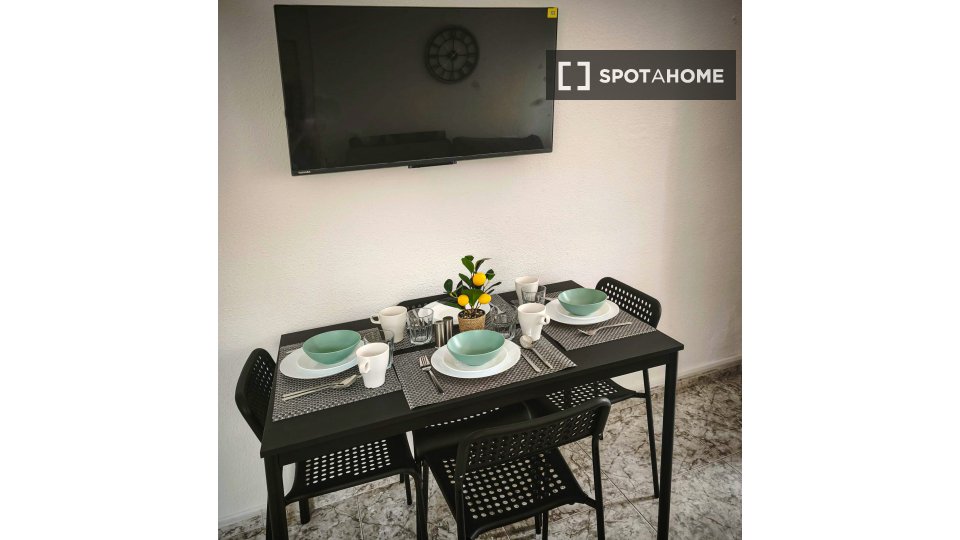 Apartment Alicante, 3 beds, 70m² — photo 1