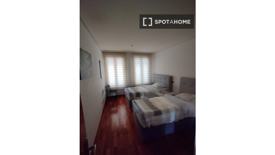 Double room Madrid, 2 beds, 80m² — photo 2