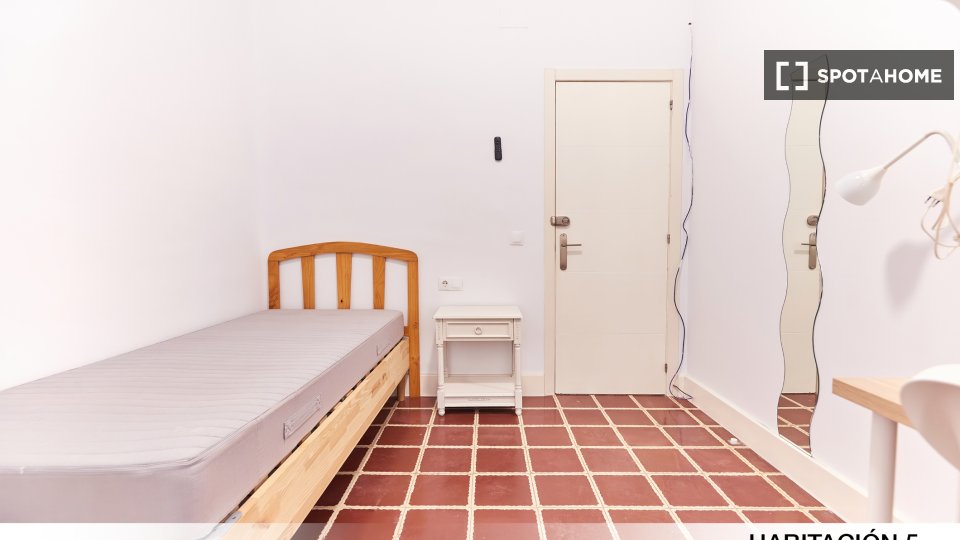 Double room Seville, 5 beds — photo 48