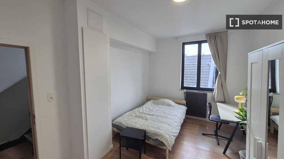 Double room Brussels, 2 beds, 220m² — photo 4