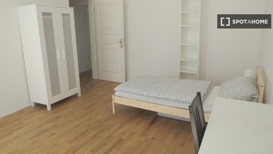 Double room Berlin, 3 beds, 63m² — photo 11