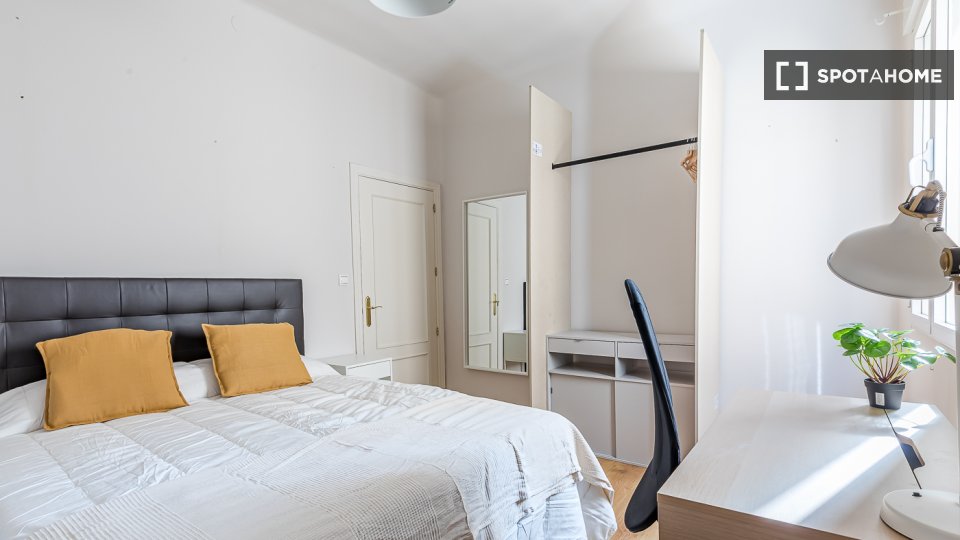 Double room Madrid, 6 beds, 158m² — photo 18