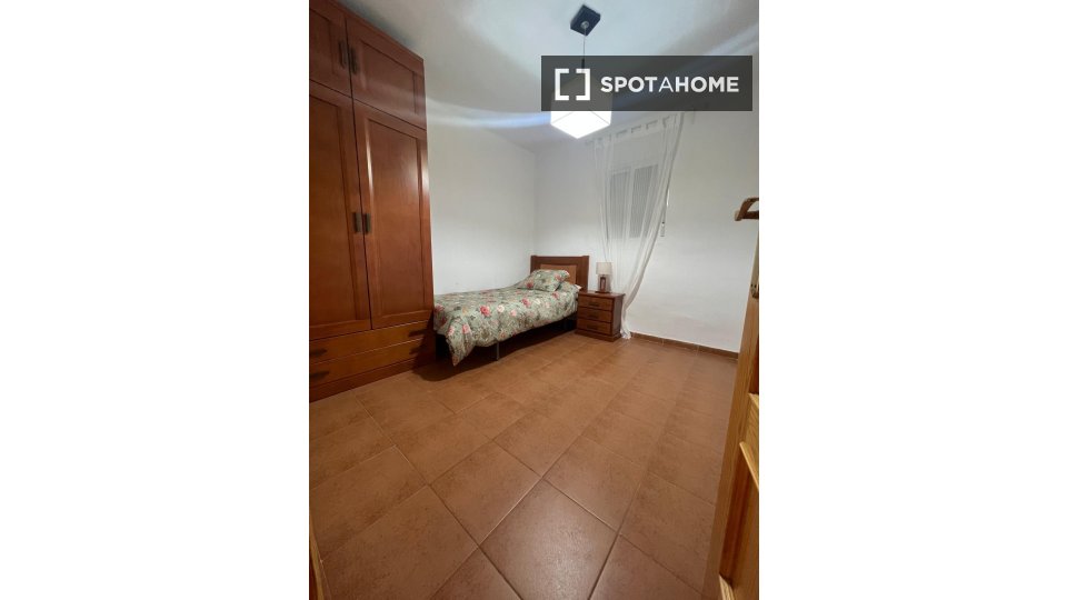 Double room Seville, 3 beds, 74m² — photo 4