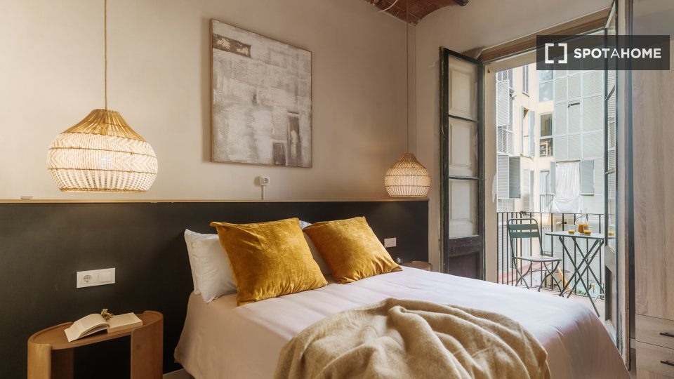Double room Barcelona, 3 beds, 90m² — photo 15
