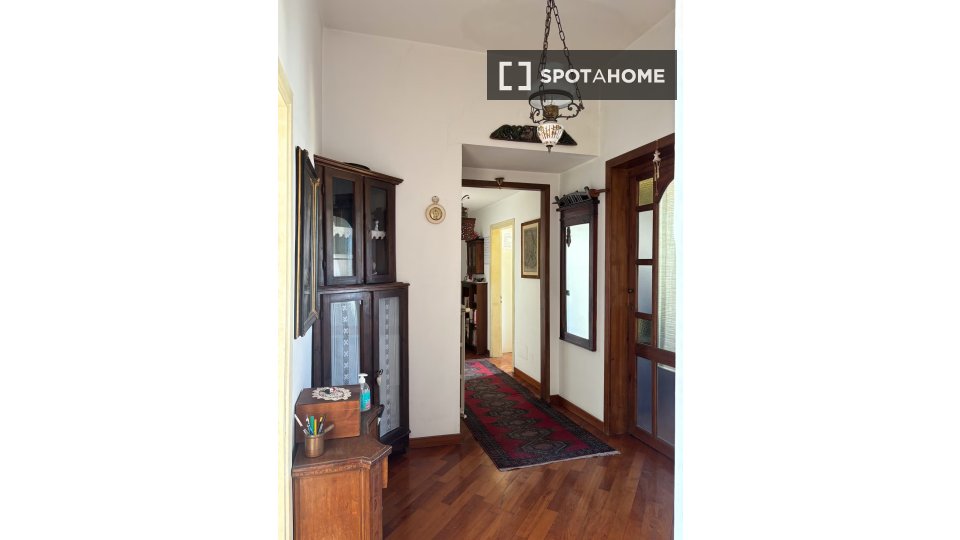 Double room Florence, 3 beds, 115m² — photo 13