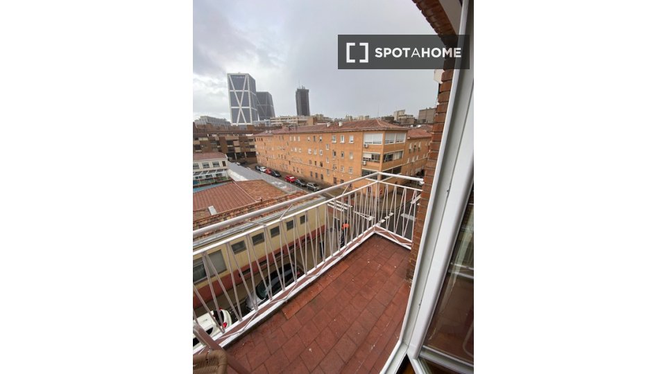 Double room Madrid, 3 beds — photo 19