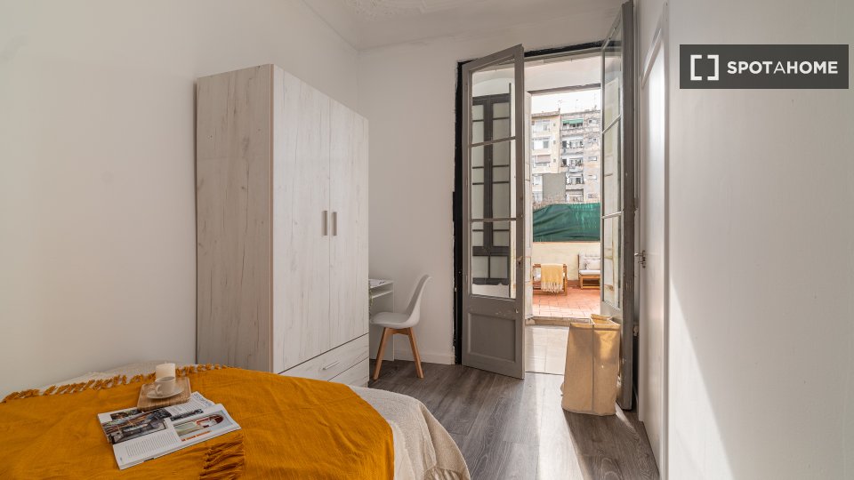Double room Barcelona, 7 beds, 121m² — photo 11