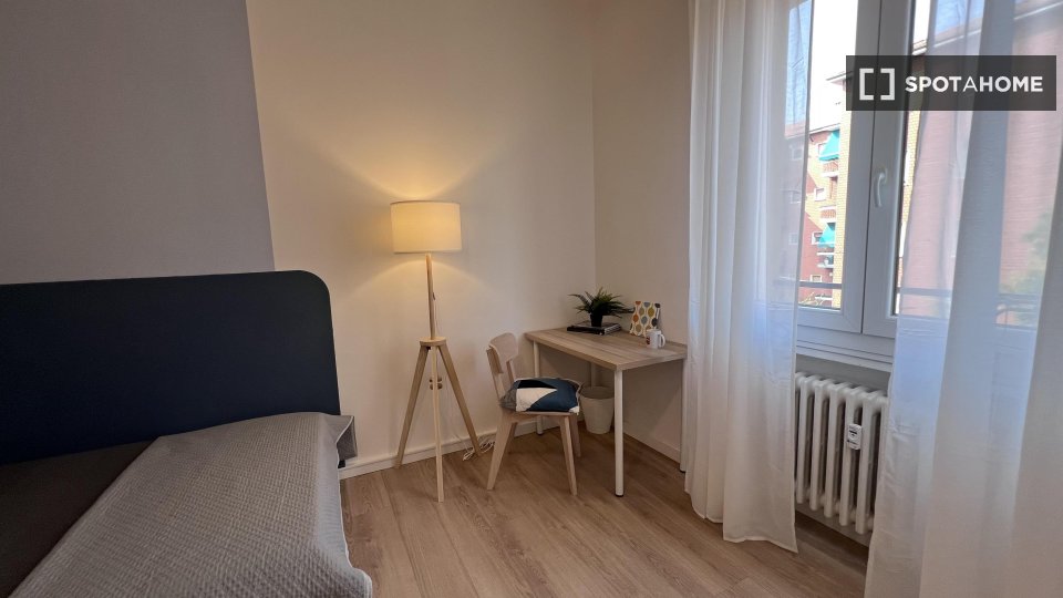 Double room Bologna, 3 beds — photo 12
