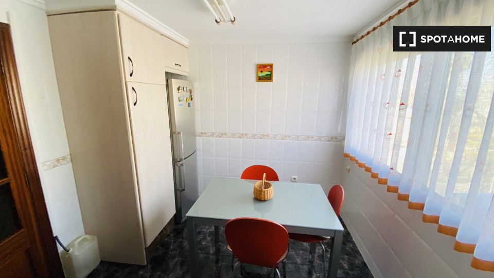 Double room Valencia, 3 beds, 90m² — photo 9