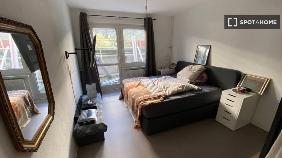 Double room Berlin, 2 beds, 68m² — photo 9