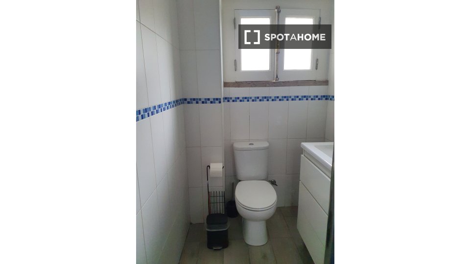 Apartment Lisbon, 2 beds, 70m² — photo 11