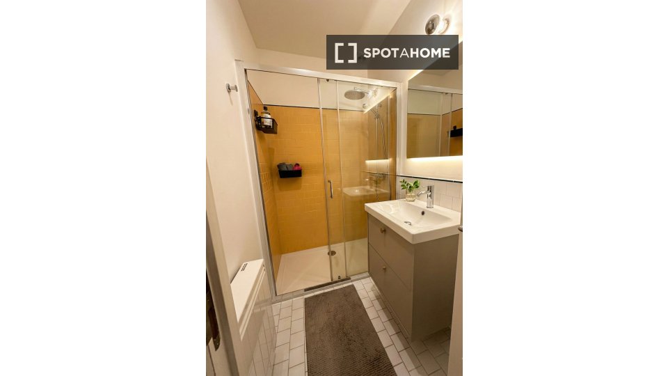 Double room Brussels, 3 beds — photo 9