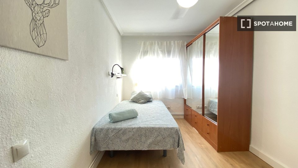Double room Madrid, 4 beds — photo 13