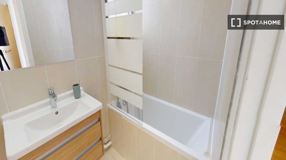 Double room Paris, 5 beds, 90m² — photo 14