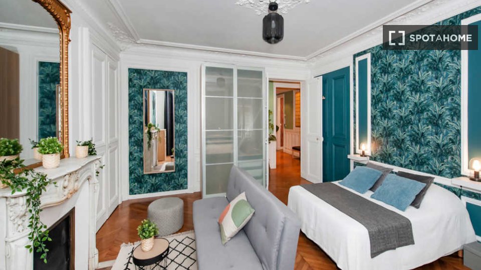 Double room Paris, 5 beds, 140m² — photo 2