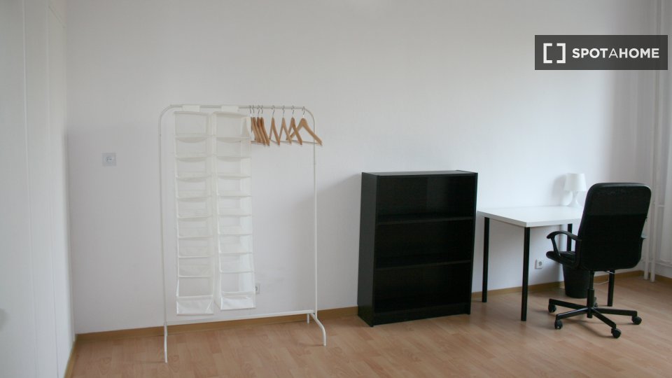 Double room Berlin, 6 beds, 158m² — photo 5