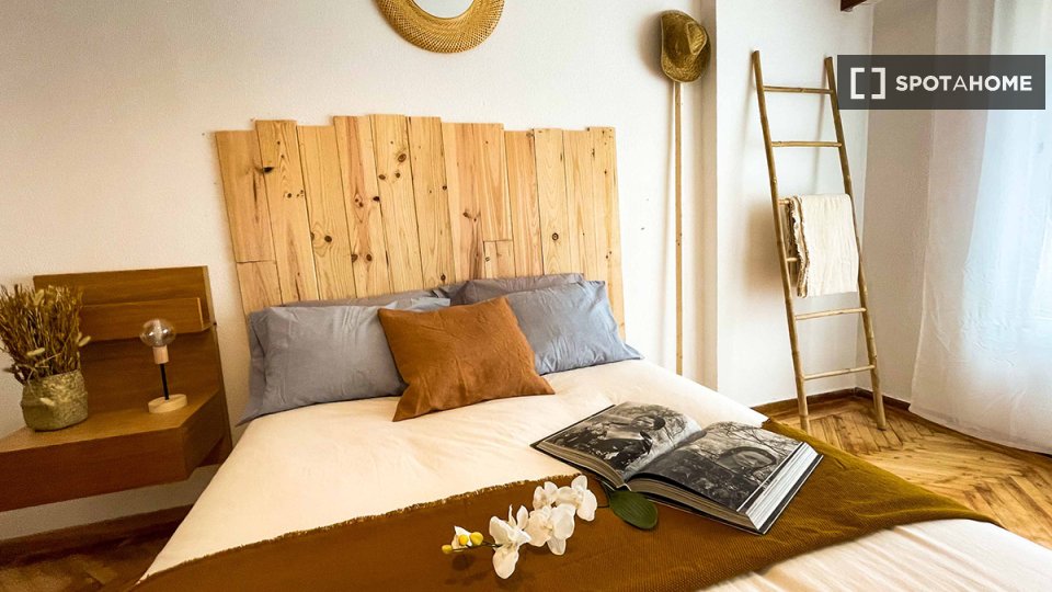 Double room Madrid, 7 beds — photo 18