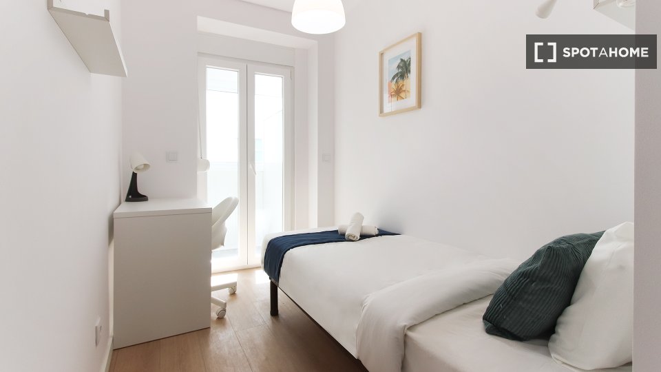Double room Lisbon, 4 beds — photo 15