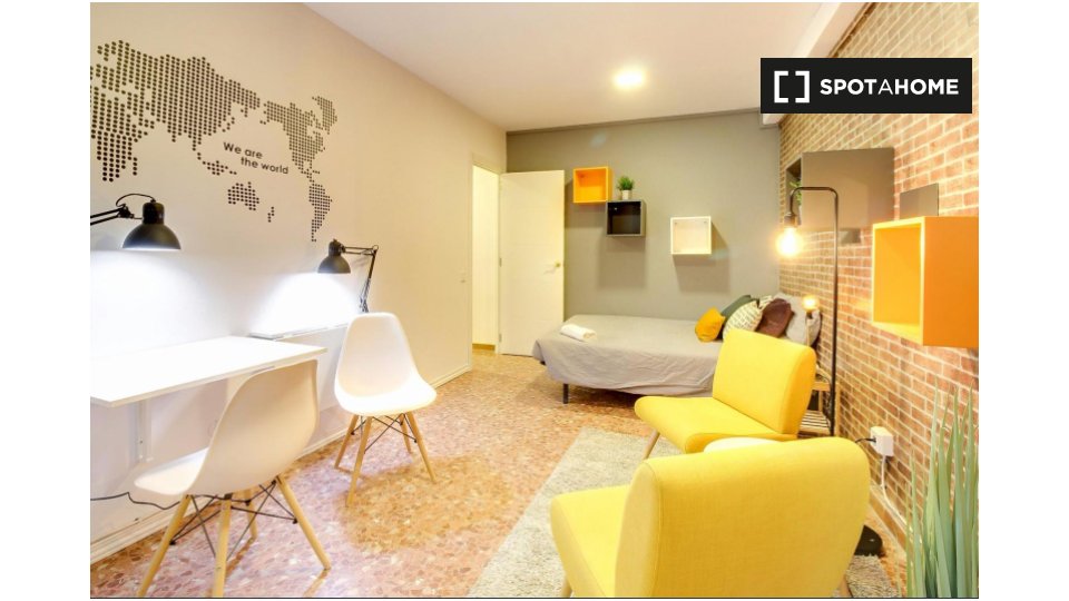 Double room Barcelona, 18 beds, 460m² — photo 1