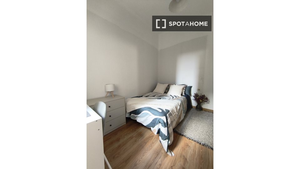 Double room Madrid, 7 beds, 132m² — photo 11