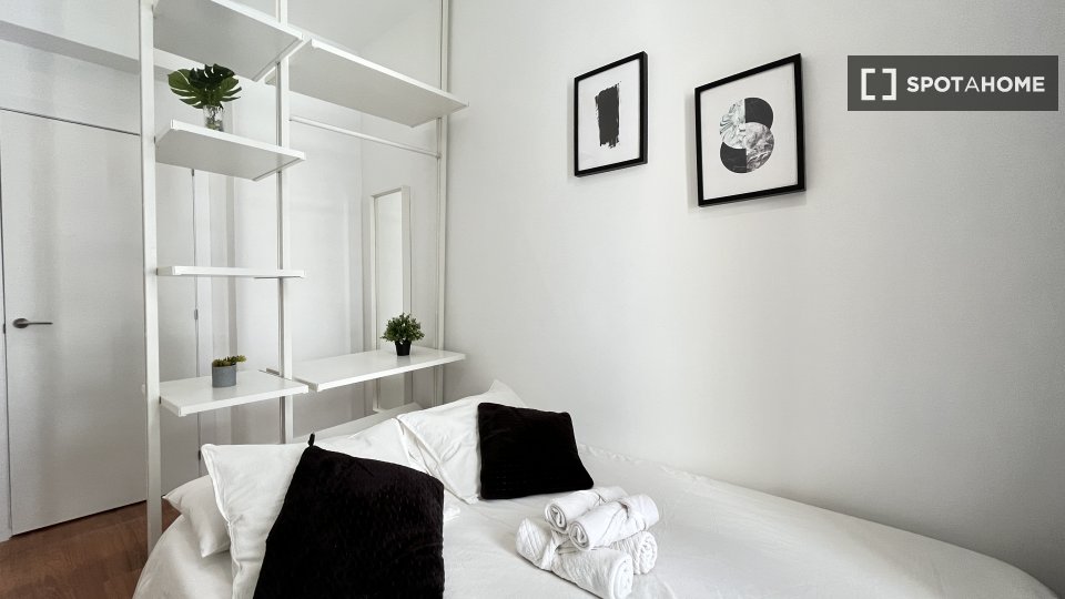 Double room Madrid, 3 beds — photo 4