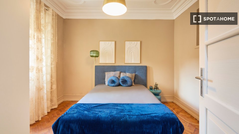 Double room Lisbon, 4 beds — photo 28