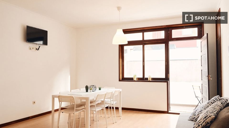Double room Porto, 1 bed, 175m² — photo 12