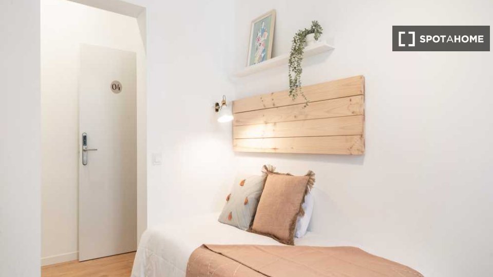 Double room Madrid, 7 beds — photo 17