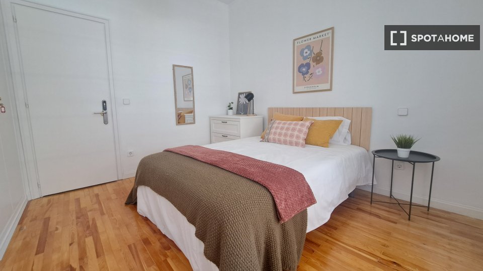 Double room Madrid, 14 beds, 200m² — photo 2