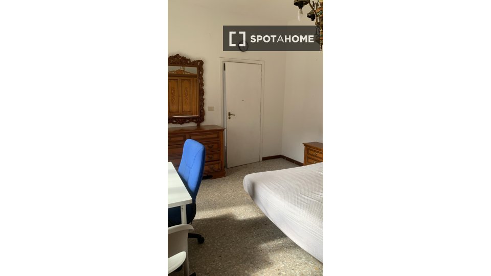 Double room Rome, 3 beds — photo 28