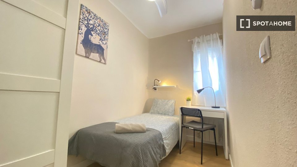 Double room Madrid, 5 beds — photo 6