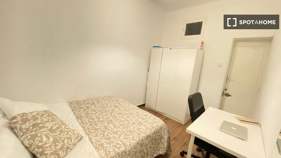 Double room Madrid, 8 beds — photo 18