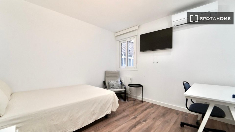 Double room Madrid, 6 beds — photo 13