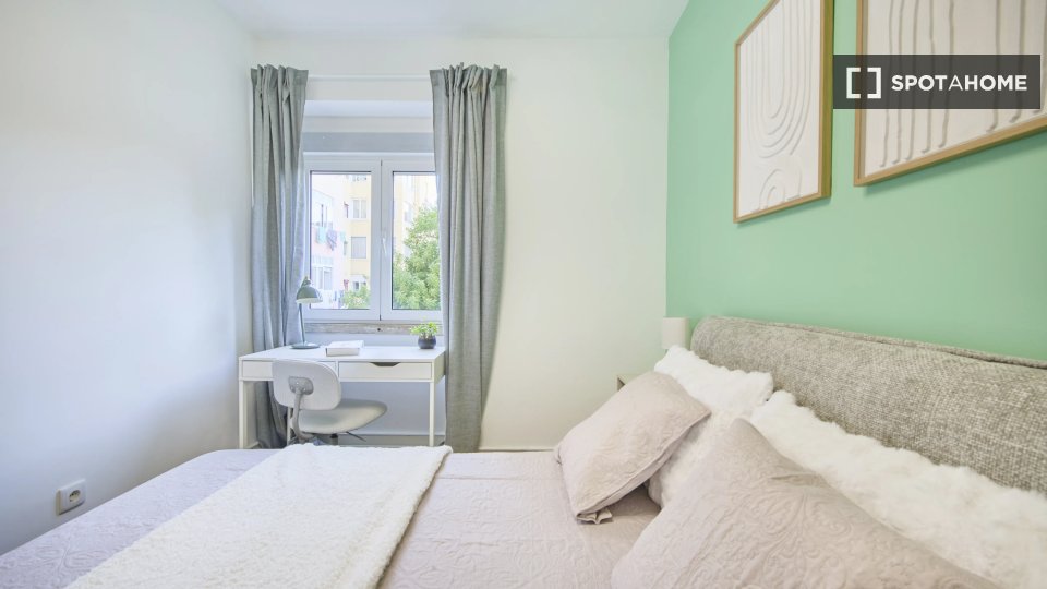 Double room Lisbon, 6 beds — photo 10