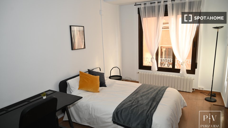 Double room Valencia, 8 beds, 263m² — photo 3