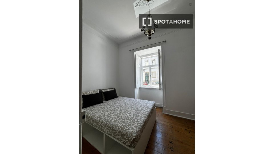 Apartment Lisbon, 2 beds, 75m² — photo 8