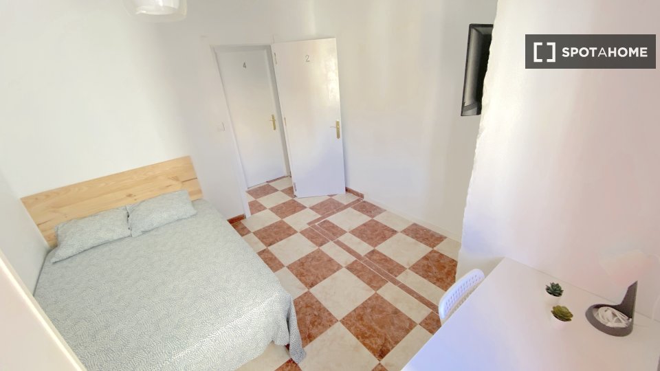 Habitación en piso de 4 habitaciones en alquiler en La Palmilla, Sevilla.