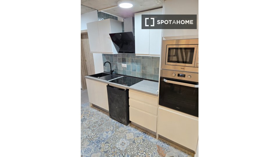 Double room Valencia, 5 beds, 85m² — photo 18