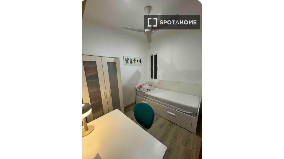 Double room Barcelona, 3 beds, 60m² — photo 4
