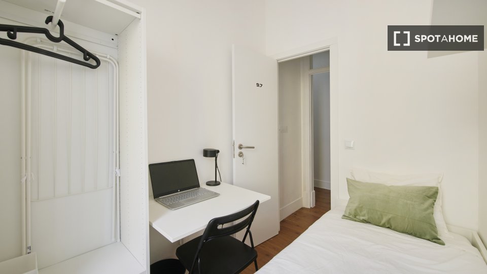 Double room Lisbon, 9 beds — photo 10